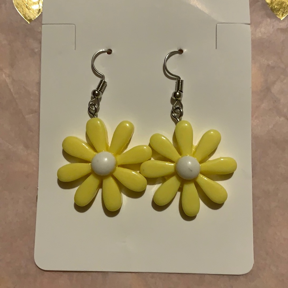 Yellow daisy flower ditsy retro 70s 90s smiley happy earrings